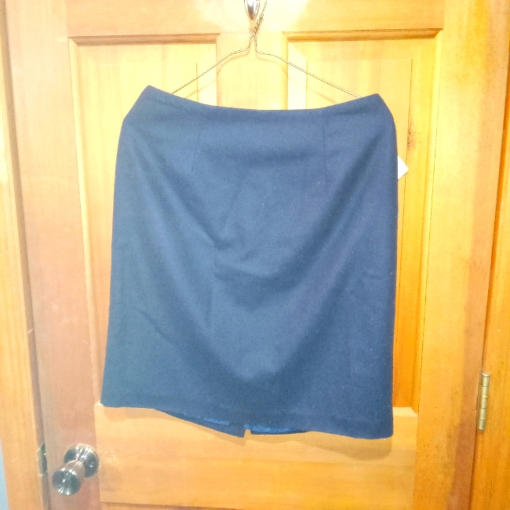 NWT Requirements 100% wool Navy blue skirt size 10